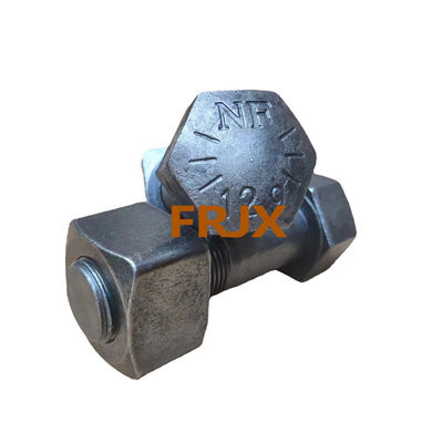 Kekerasan Dipalsukan Excavator Track Bolts Oksida Hitam Selesaikan Dengan Benang Tangan Kanan Sertifikasi ISO